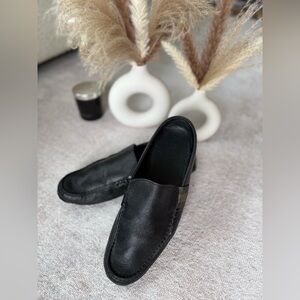 Gucci Men’s Leather Loafers (Black Pebbled Leather)